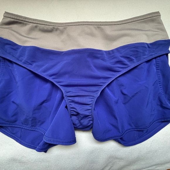 Under Armour Gray and Blue Athletic Shorts Performance Design - Picture 5 of 7